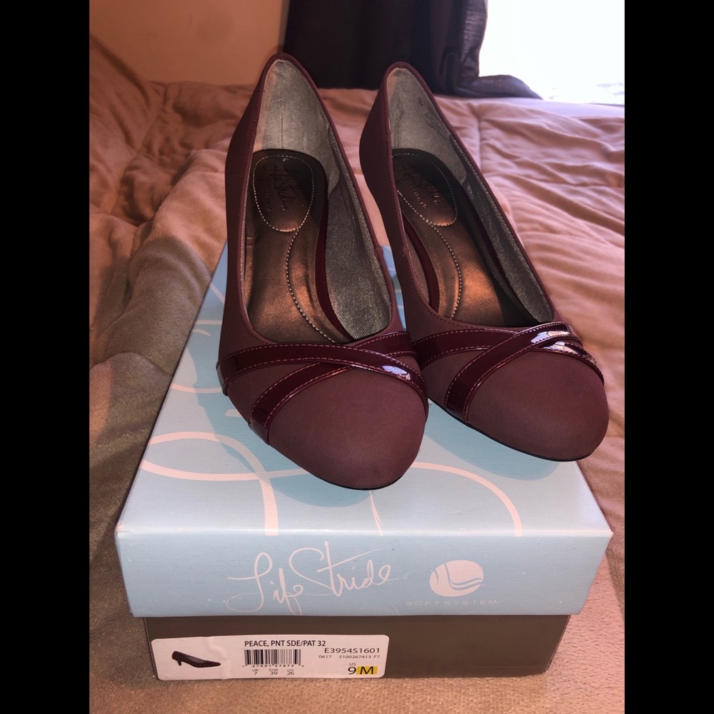 Women’s size 9 maroon low heel shoes